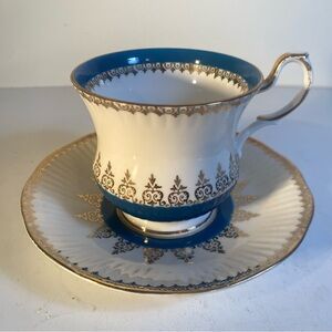 Queen’s Fine Bone China Staffordshire Gold Leaf Detail Tea Cup & Saucer England